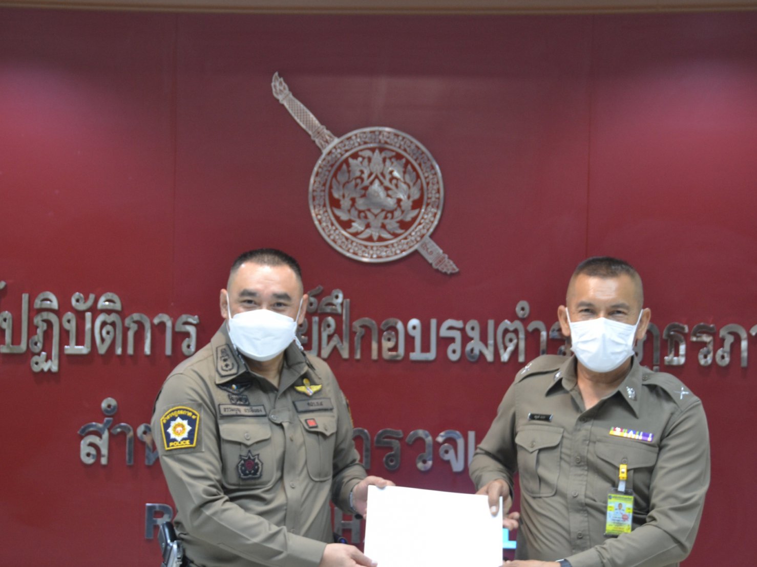 พิธีมอบประกาศนียบัตร พร้อมเครื่องหมายเชิดชูเกียรติฯ