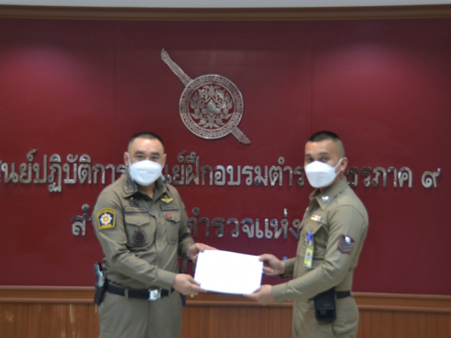 พิธีมอบประกาศนียบัตร พร้อมเครื่องหมายเชิดชูเกียรติฯ